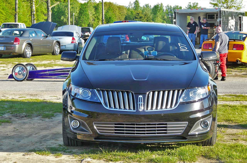 Illustration for article titled EcoBoost Goes Drag: Ford Flex, Lincoln MKS Hit The Strip